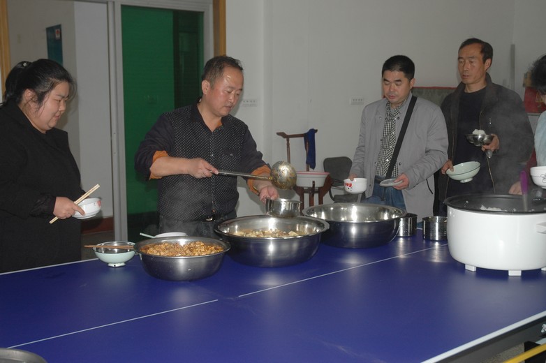 礦建三公司職工食堂：物美價又廉 職工齊點(diǎn)贊